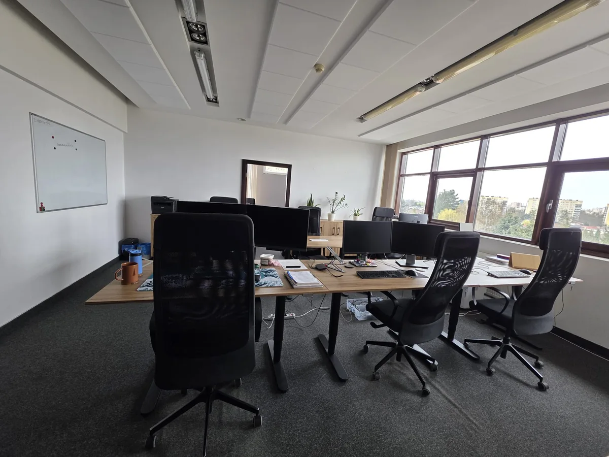 Aneks kuchenny Mini Office z ekspresem do kawy, czajnikiem, zlewem i kubkami